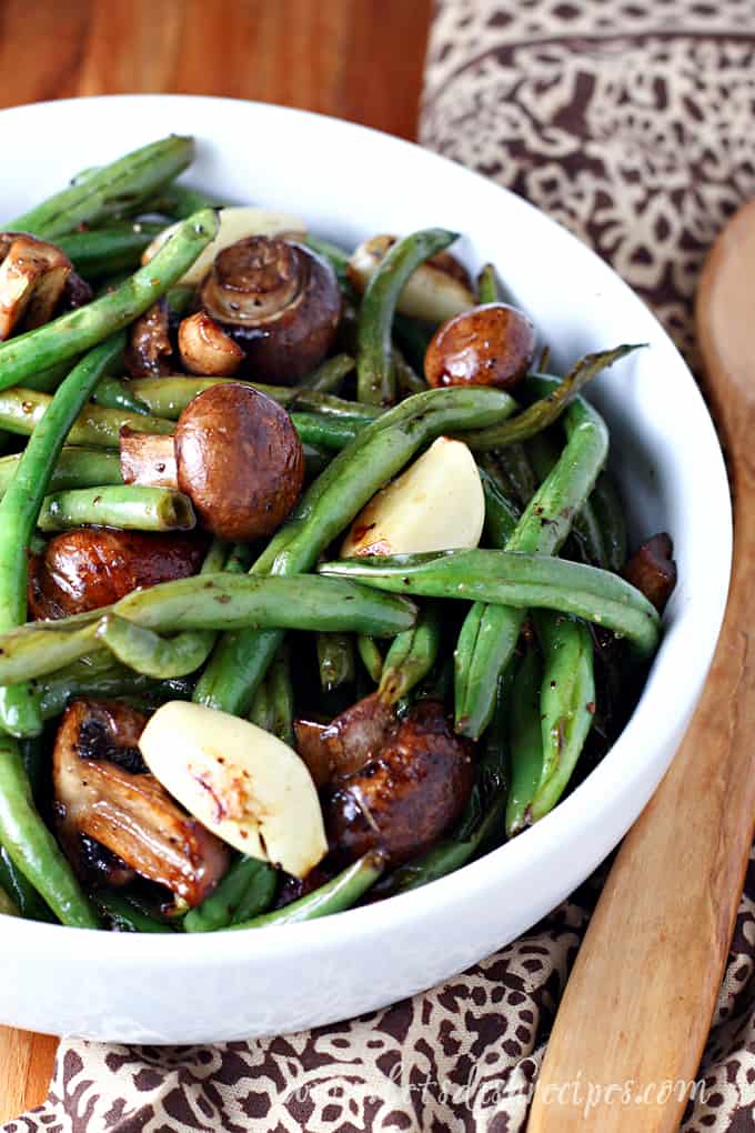 Balsamic Garlic Roasted Green Beans and Mushrooms