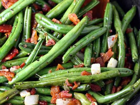 https://letsdishrecipes.com/wp-content/uploads/2015/10/Skillet-Green-Beans-and-Bacon-feature-480x360.jpg