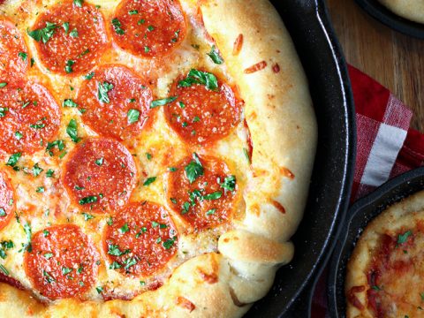 https://letsdishrecipes.com/wp-content/uploads/2019/08/Cast-Iron-Skillet-Pepperoni-Pizza-feature-480x360.jpg