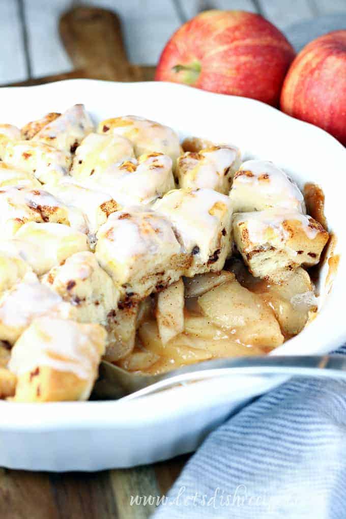 Cinnamon Roll Apple Pie Bake